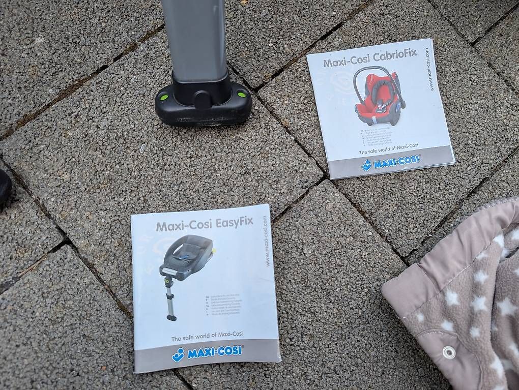 Maxi-Cosi Seggiolini per auto: Maxi Cosi CabrioFix mit zwei EasyFixstationen – Usato da Gommiswald venduto da Derbeth01 4