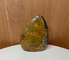 Schöner Jaspis Free Form aus Madagaskar.  Deko Objekt
