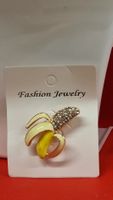 Brosche mit Strass besetzt Banane neu