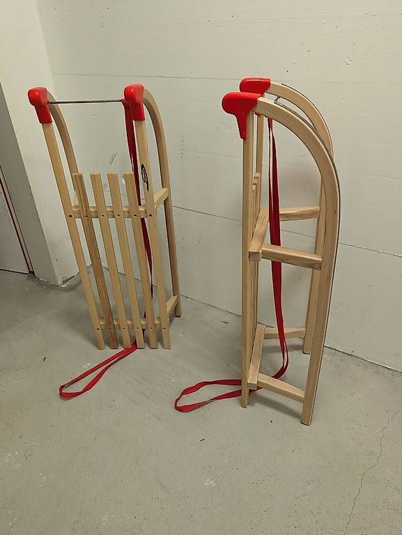 Schlitteln: Davoser Schlitten zwei Stück 100cm – Gebraucht aus Allschwil von mangojuice