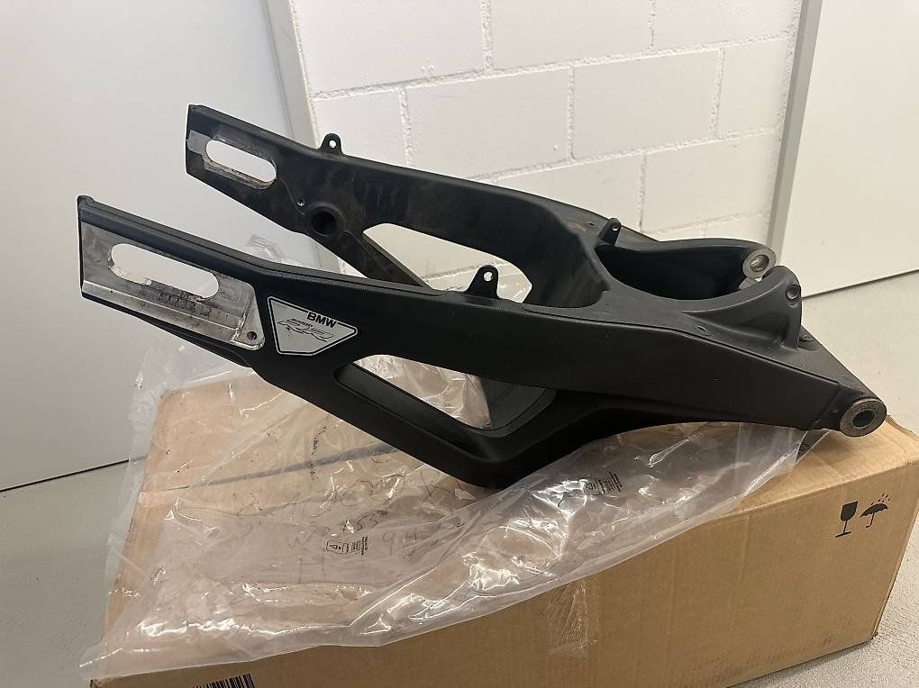 BMW Tutti i ricambio per moto: BMW S1000RR K67 Schwinge – Usato da Kloten venduto da Joselicious01 1