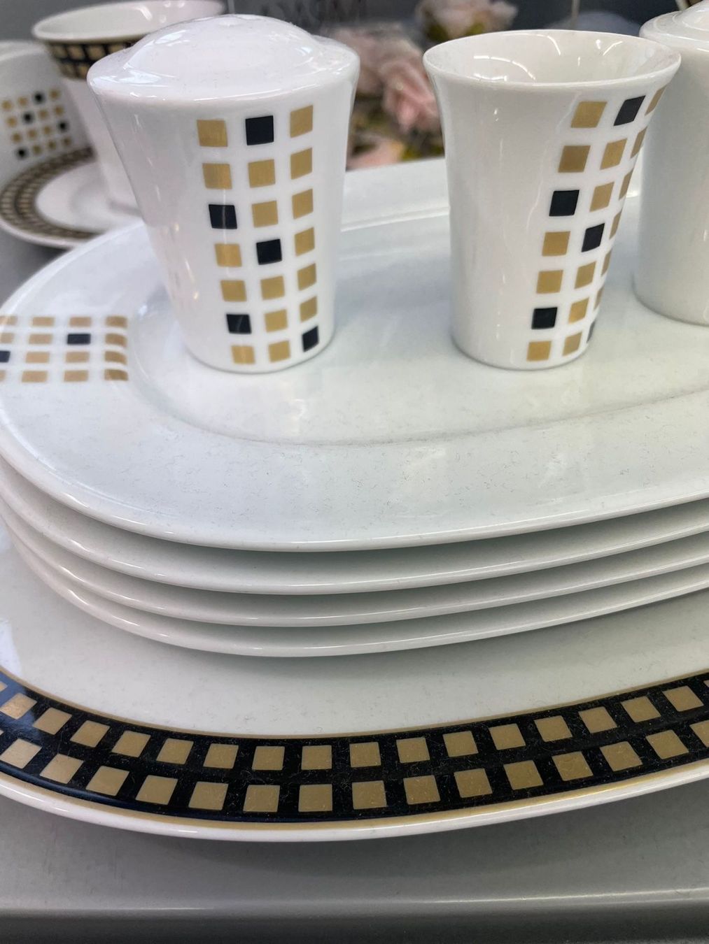 Services de table: Porzellan Geschirrset "Iris" 97-teilig – Neuf avec emballage d'origine à Reinach AG par evimshop 8