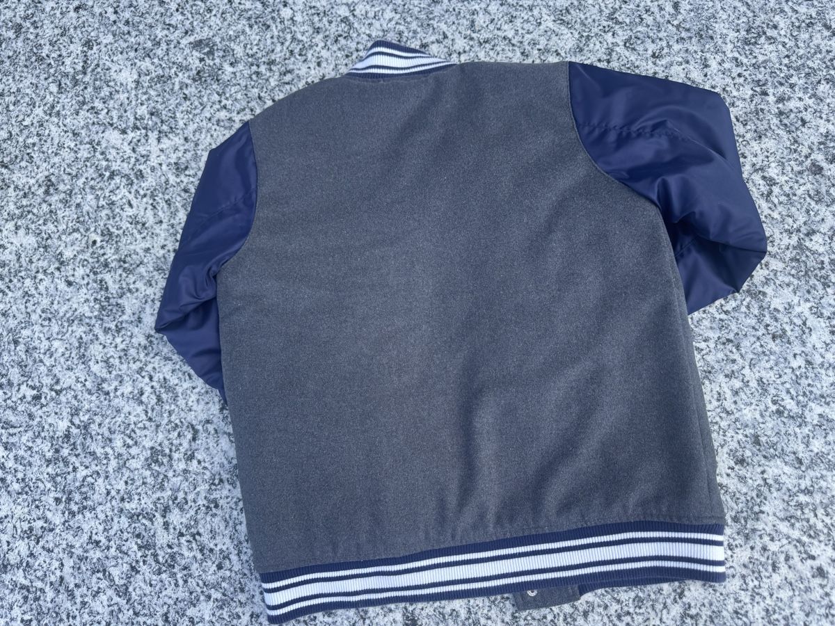 Giacche: College Jacket Toronto Maple Leafs Grösse YOUTH – Usato da Horriwil venduto da kreidlerkari 4