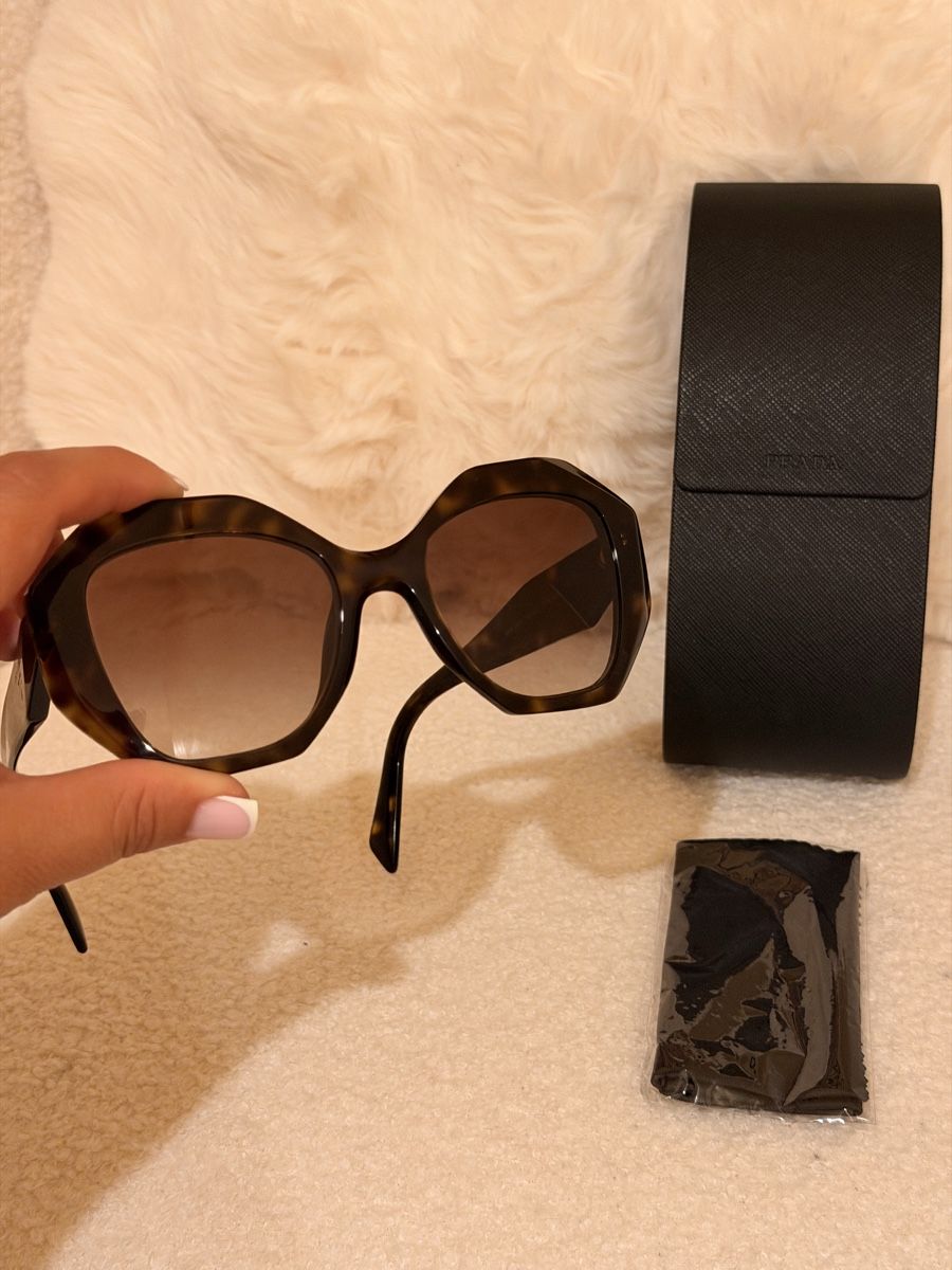 Prada Occhiali & Lenti: Lunette de soleil Prada marron neuve – Nuovo e nell'imballaggio originale da Le Lignon venduto da Ana2831 1