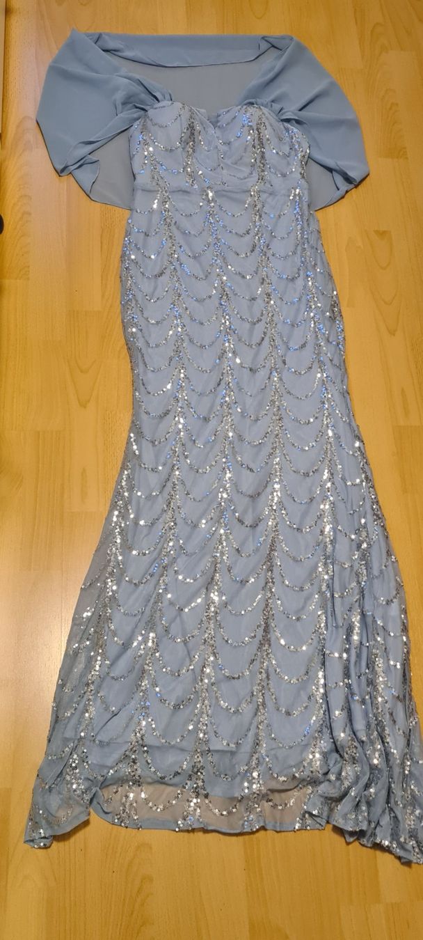 Vestiti: Elegantes, hellblaues Abendkleid mit Stola, Grösse 40-42 – Nuovo (secondo la descrizione) da Beromünster venduto da gha_pd9j 2