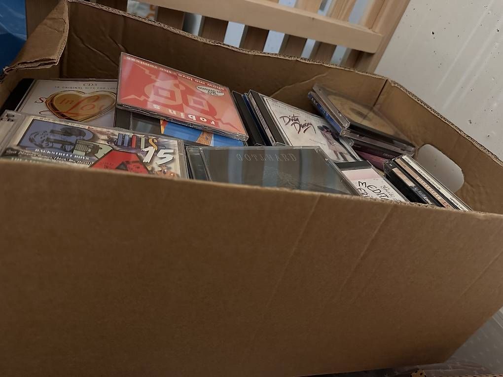 CDs: Ganze Box alte CDs – Gebraucht aus Kastanienbaum von JuniorP. 1