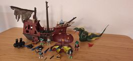 Geister Piratenschiff mit grosser Seeschlange viel Zubehör