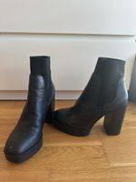 Bottines à talons et plateforme noires, état correct