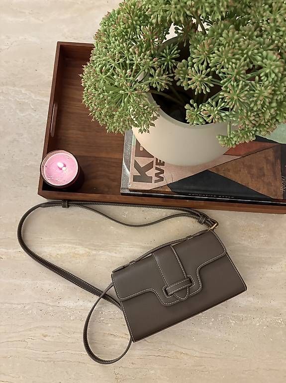 Borse da donna: Loue Studio Tasche Mano Pochette – Usato da Unterägeri venduto da mar_96hk