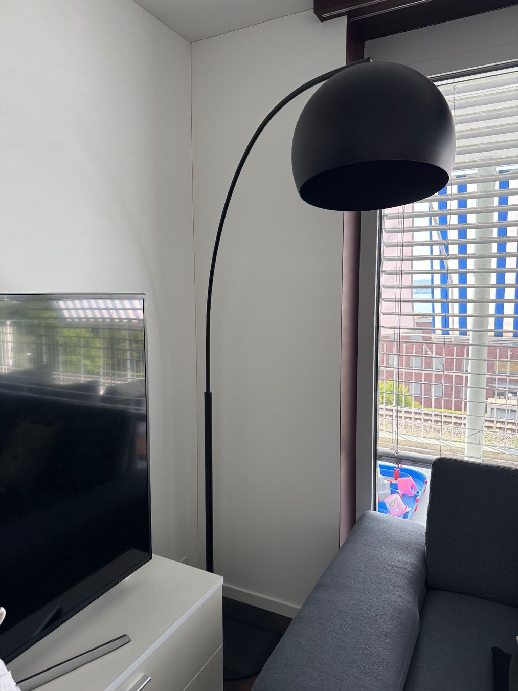 Lampade: Stehlampe schwarz aus Metall – Usato da Zug venduto da snowwhite5