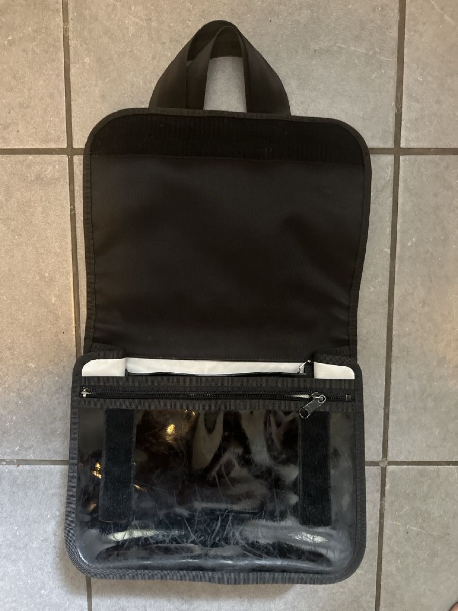Taschen: Schwarze Tom Dee Laptoptasche / Umhängetasche – Gebraucht aus Zürich von Chaeffeler 1