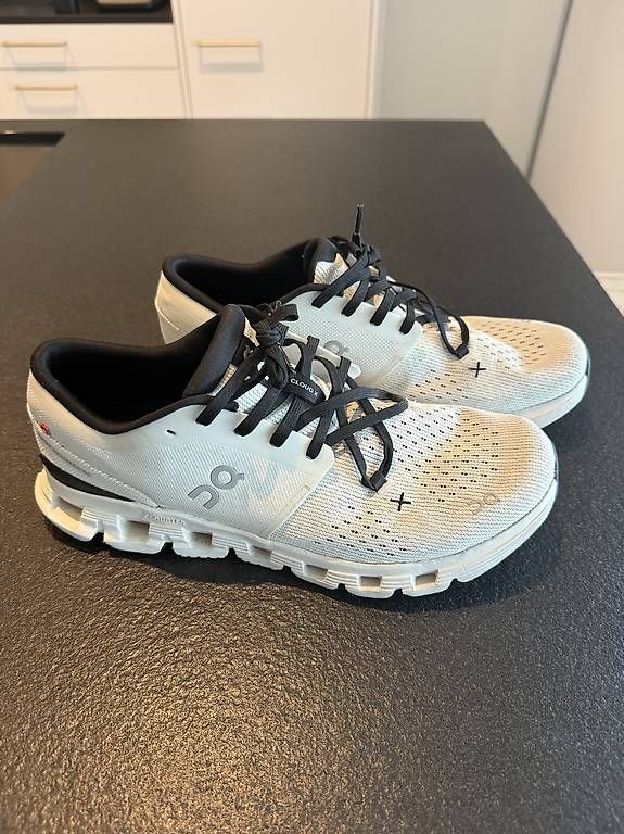 Scarpe da uomo: On Shoes Cloud X 4 - Gr. 45 – Usato da Röschenz venduto da esiemoen 1