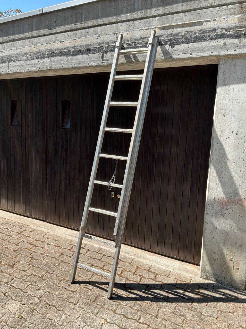 Leitern: Ausziehbare  Alu-Leiter – Gebraucht aus Richterswil von relbotneg