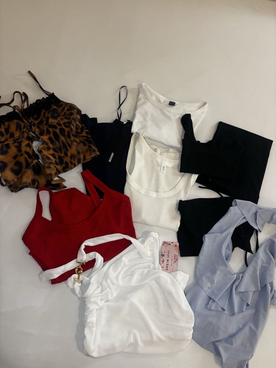 Ensembles coordonnés: lot de hauts  – D'occasion à Vouvry par sha_rk5q