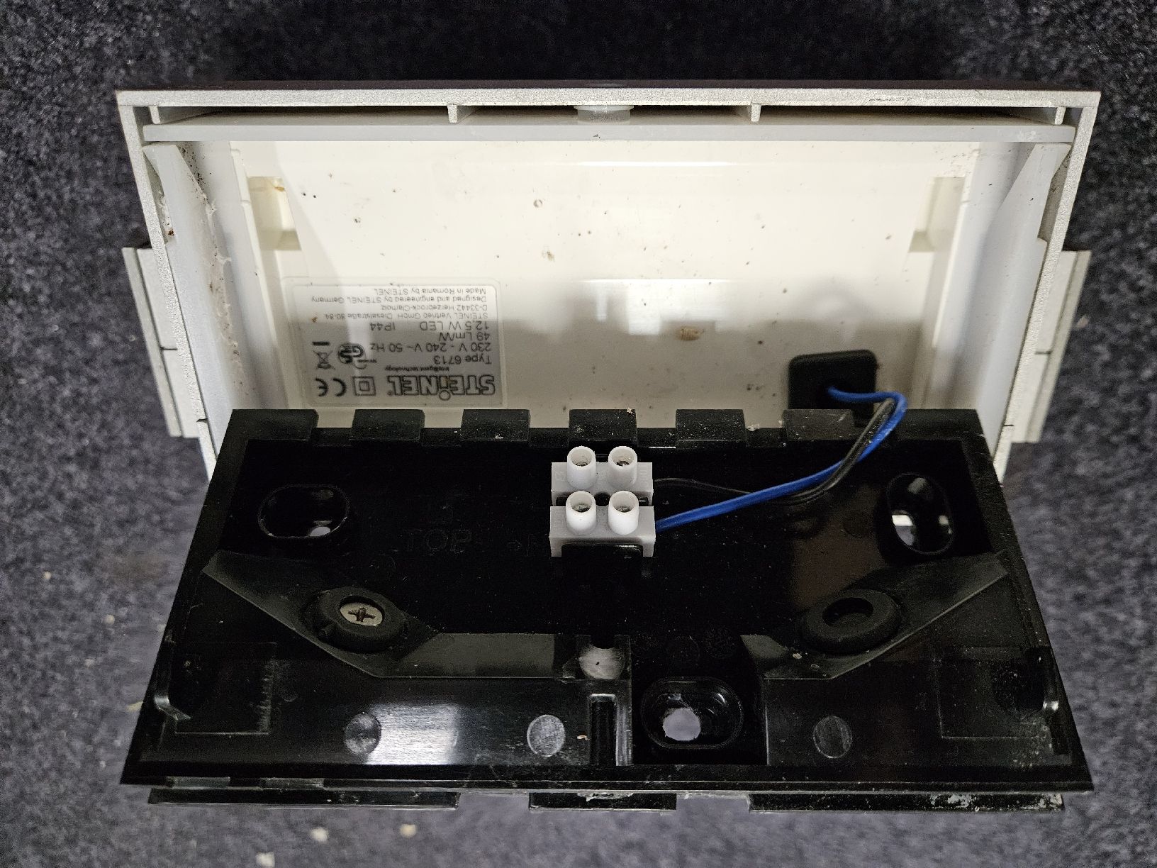 Steinel Lampade: STEINEL LED Aussenlampe 6713 IP44 Sensor – Usato da Gibswil venduto da Dapi 4