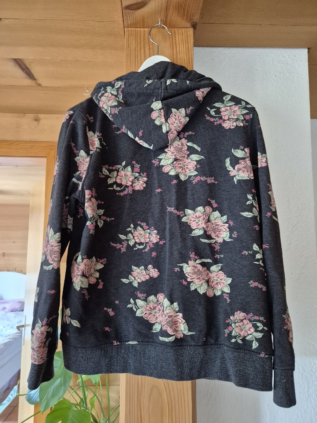 Giacche: Sweatjacke Blumen dunkelgrau Gr.M/L – Usato da Wynigen venduto da La_Talpa 5