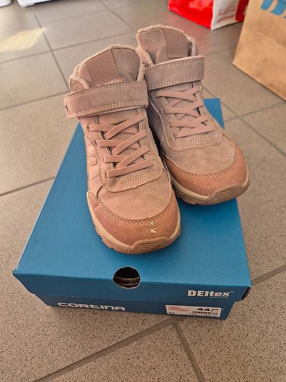 Scarpa Scarpe per ragazzi: Scarpe bambina foderate – Usato da Vacallo venduto da for_Alessandra78