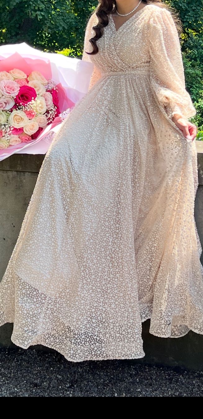 Vestiti: Abend Kleid Beige – Nuovo (secondo la descrizione) da Rupperswil venduto da nes_qs52