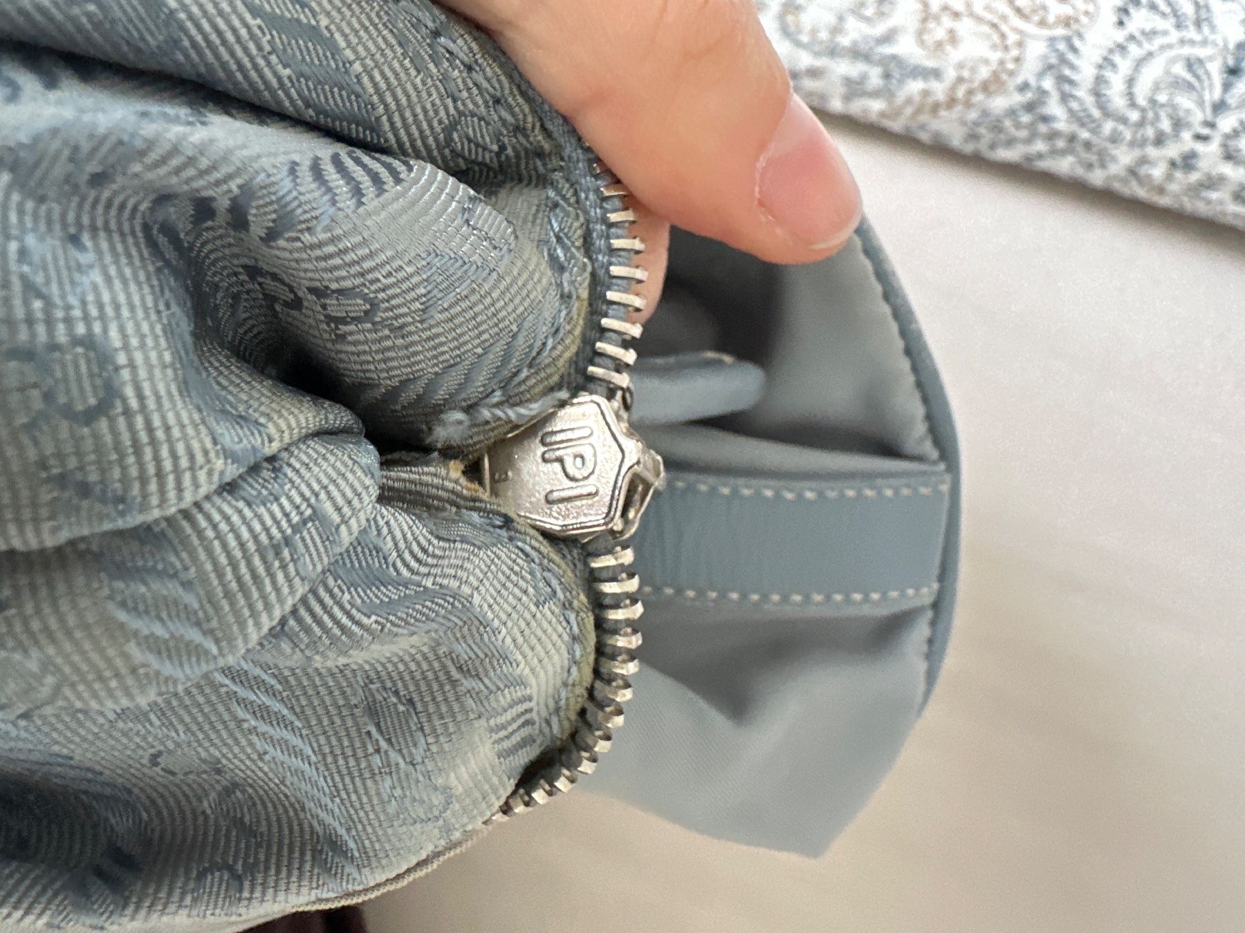 Prada Taschen für Damen: Prada Nylon Bag Vintage Y2K Selten Hellblau – Defekt aus Rheineck von sam_9m27 7