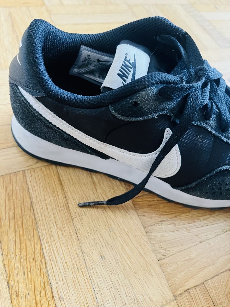 Nike Scarpe da uomo: Nike Sneaker, Modell Venture Runner, Dunkelblau Grösse 36.5 – Usato da Baden venduto da Sandra148 1