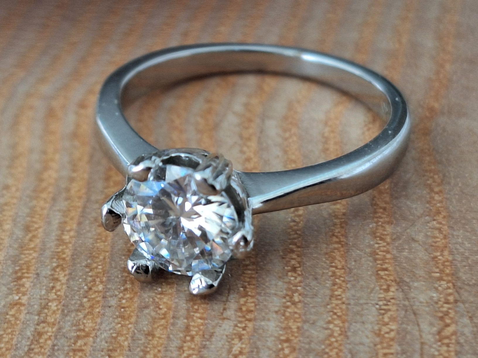 Anelli: Solitär Moissanit Ring 1.0 ct. D, VVS1, Sterling Silber  – Usato da Dornach venduto da bals28