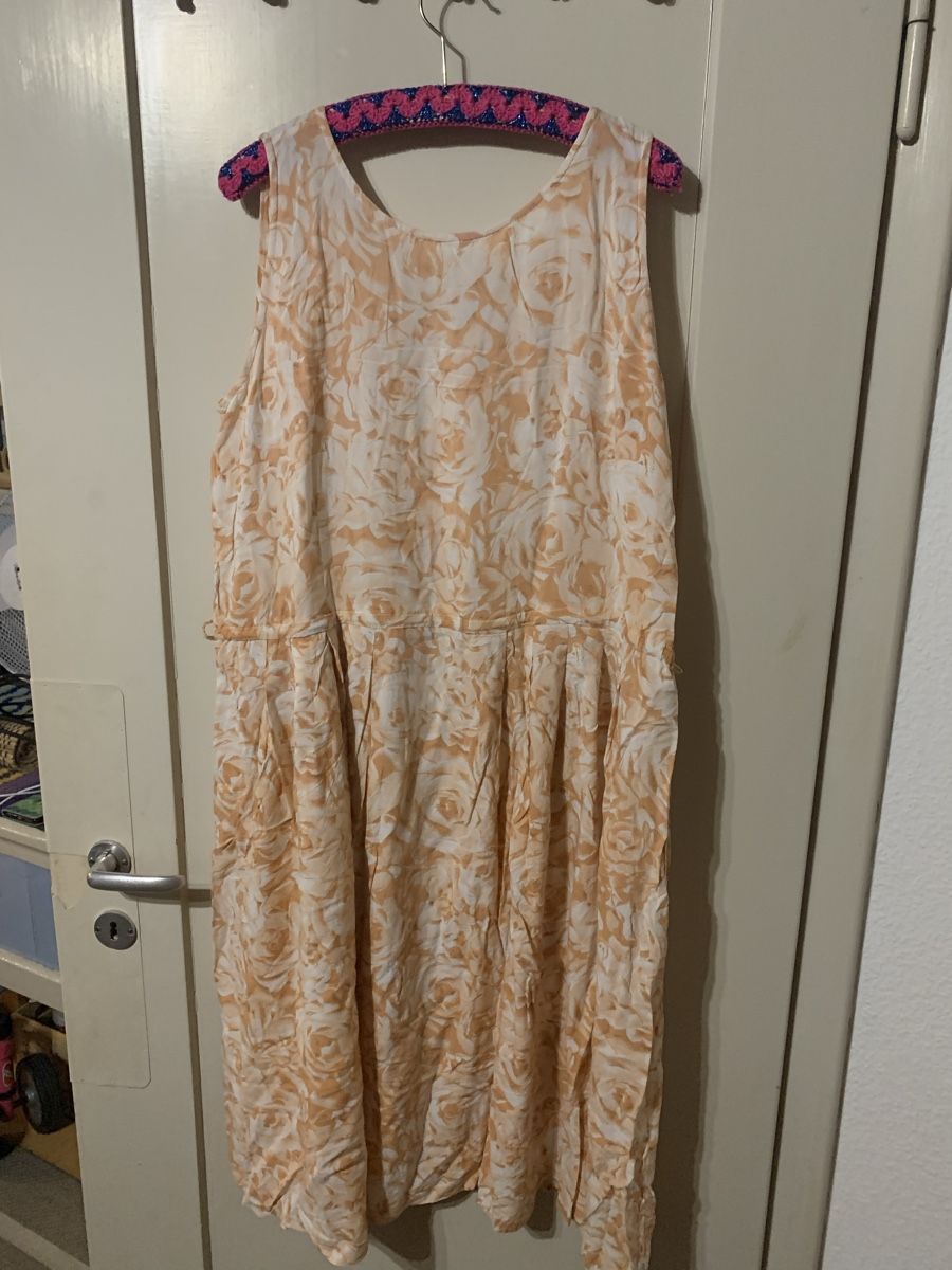 Kleider: Damen Kleid Blumenmuster Grösse 46 gebraucht – Gebraucht aus Laufen von Nivo33 4