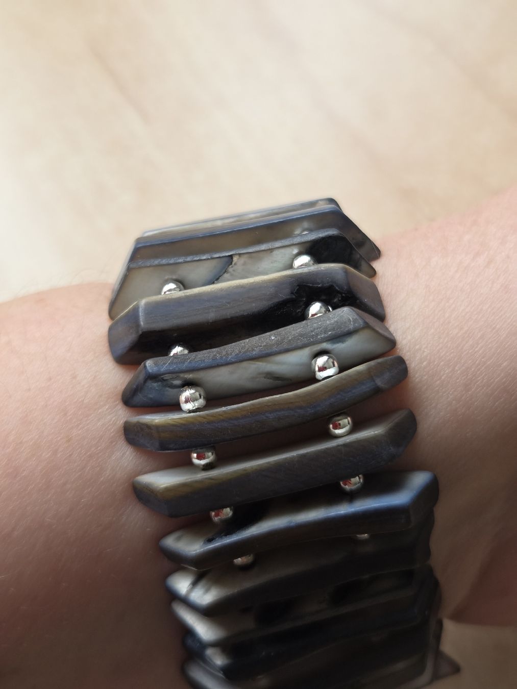 Bracciali & Braccialetti: Muschel Elastarmband Perlmutt bis Grautöne Länge 18cm – Usato da Winterthur venduto da katzen07 1