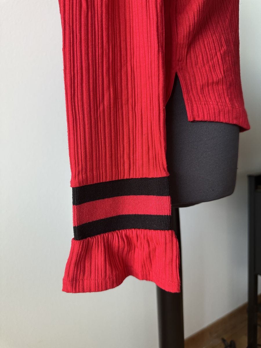 T-Shirts: Damen Shirt Rot Grösse M Chicoree – Neu (gemäss Beschreibung) aus Wohlen AG von jes_9c79 2