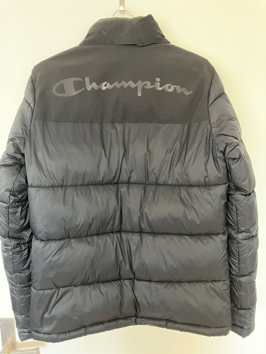 Champion Giacche & Cappotti: Schwarze Champion Pufferjacke Grösse S – Usato da Thalwil venduto da ansae17 1