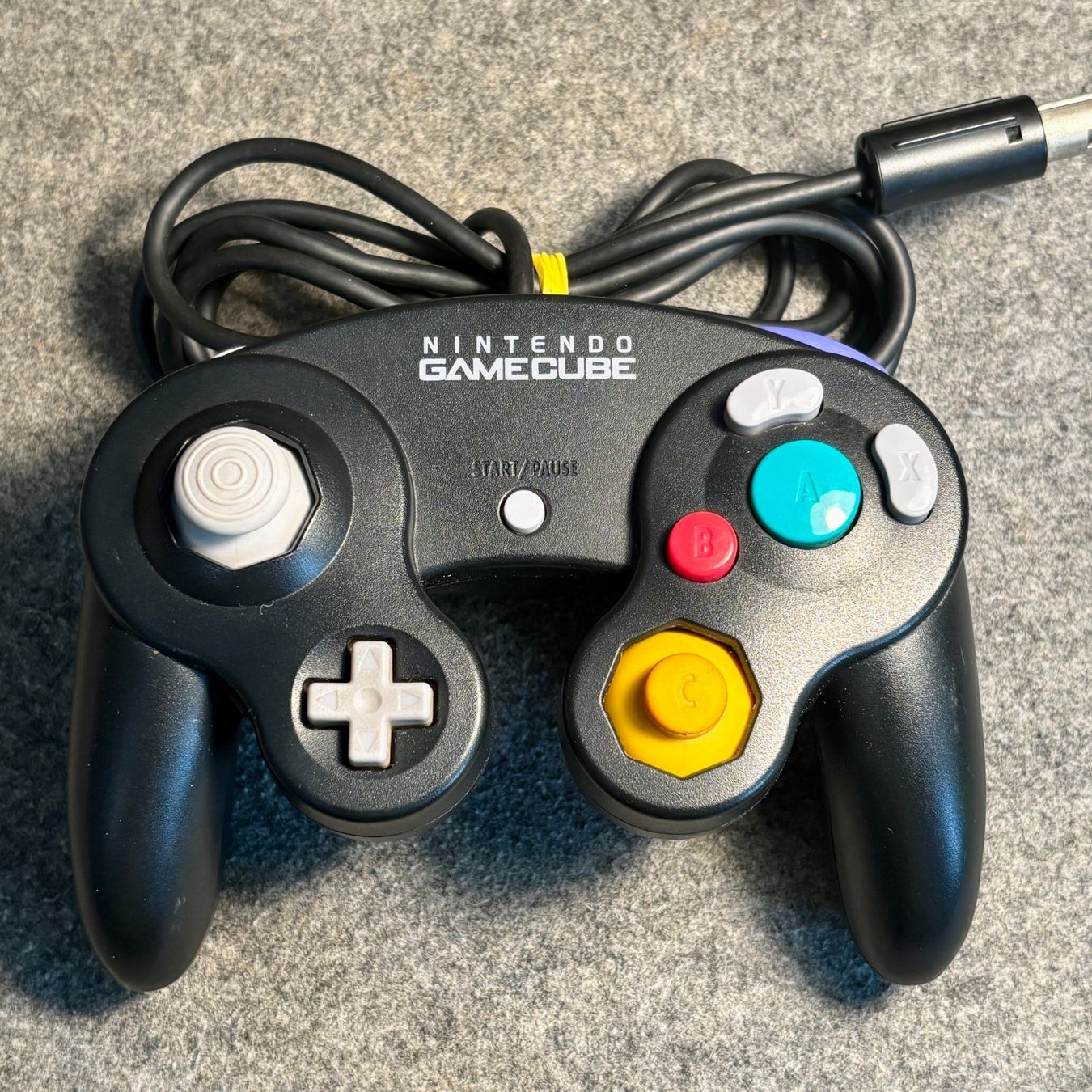 Nintendo Manettes: Gamecube Controller Original Schwarz – D'occasion à Mollis par GamingCorner