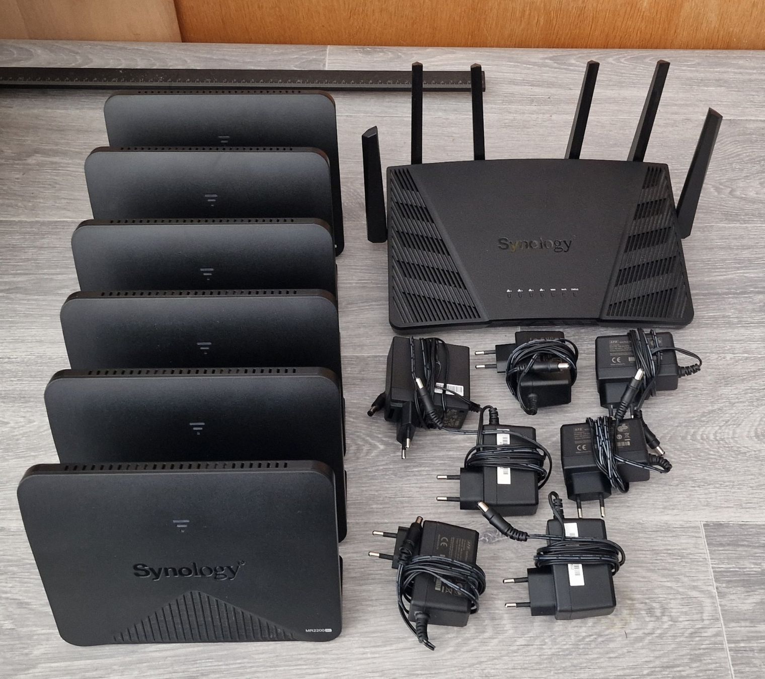 Synology Modem & Router: Synology RT6600ax Router + 6x MR2200ac Mesh Acces – Usato da Wetzikon ZH venduto da xellent79