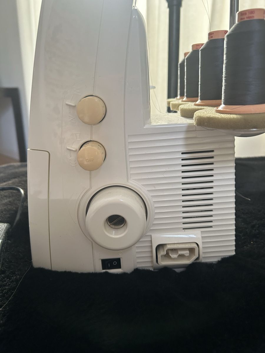 Bernina Nähmaschinen: Overlockmaschine Bernina 800DL – Neu (gemäss Beschreibung) aus Bern von miafilippa01 5