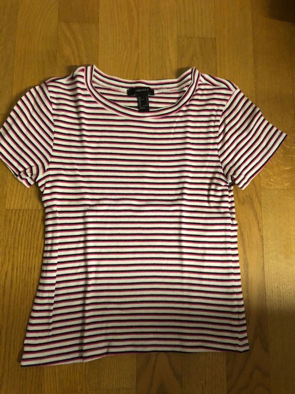 T-shirt: FOREVER 21 T-SHIRT XS/S – Usato da Wattwil venduto da jopara