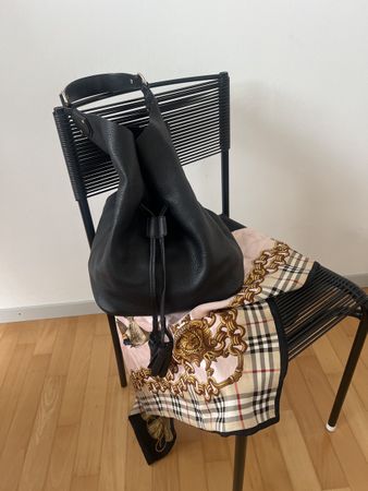 Schwarze Burberry Bucket Bag, Leder, Top Zustand!