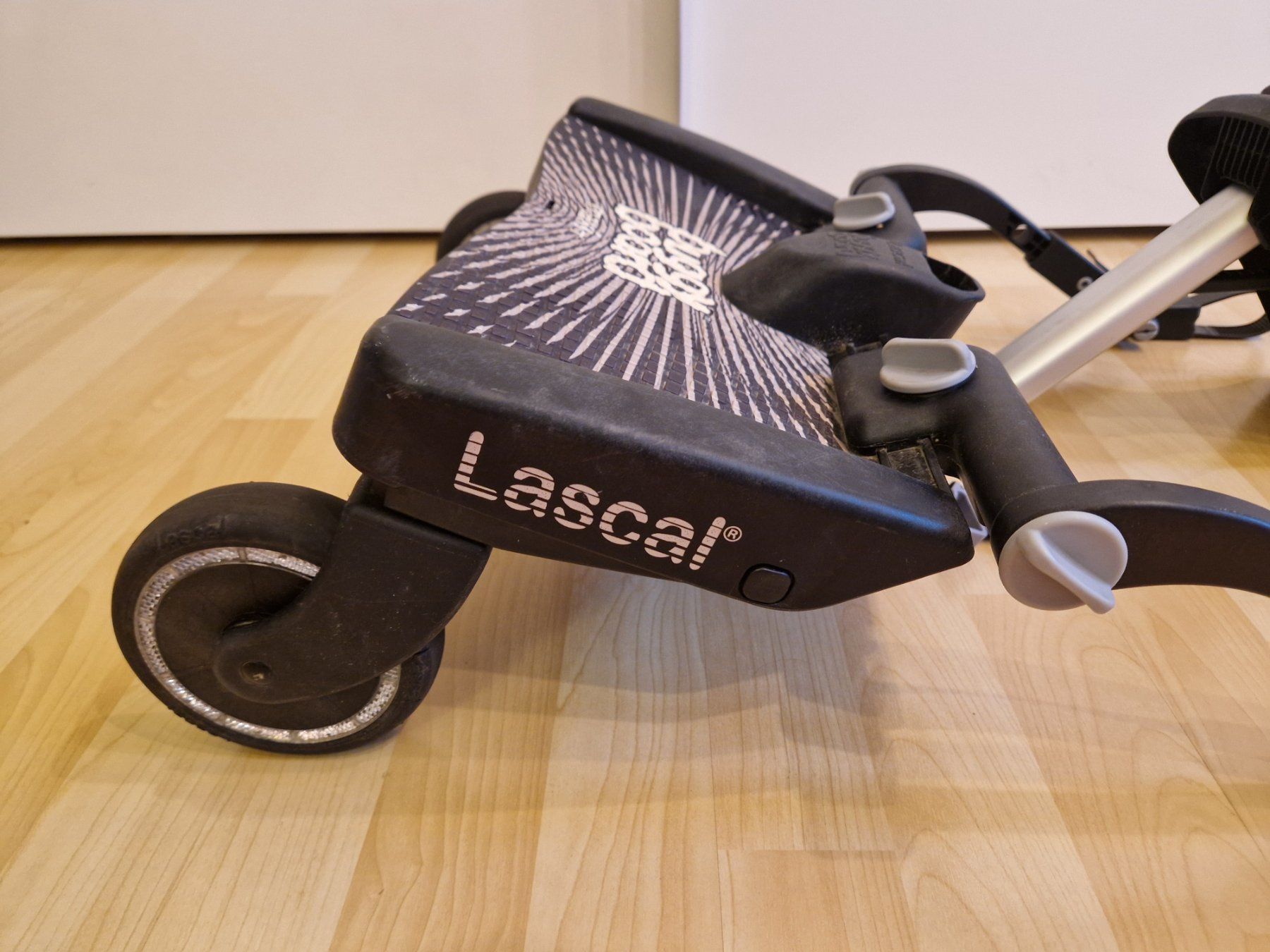 Lascal Kinderwagen Zubehör: Buggy Board Maxi+ mit Sitz – Gebraucht aus Aathal-Seegräben von Jago1984ZH 2