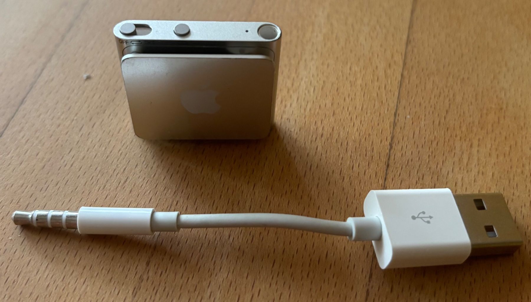 Apple Tragbarer Mediaplayer: Kultiger Apple iPod Shuffle hellgrau, 4. Generation – Defekt aus Bern von Thaisel 1