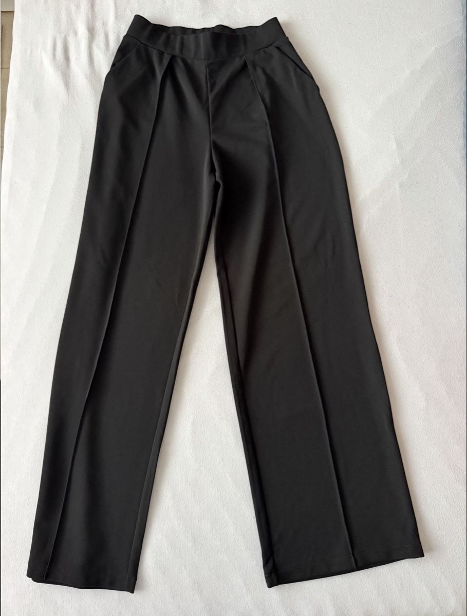H&M Pantaloni: Schwarze Stoffhose mit weitem Bein – Nuovo (secondo la descrizione) da Oftringen venduto da soraia.i 1