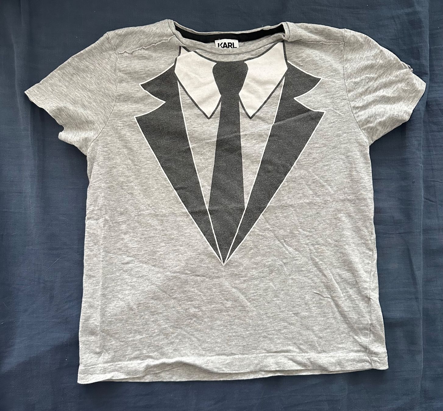 Karl Lagerfeld Camicette, T-shirt & Top: T-Shirt Karl Lagerfeld – Usato da Dürrenroth venduto da tvy_bh56