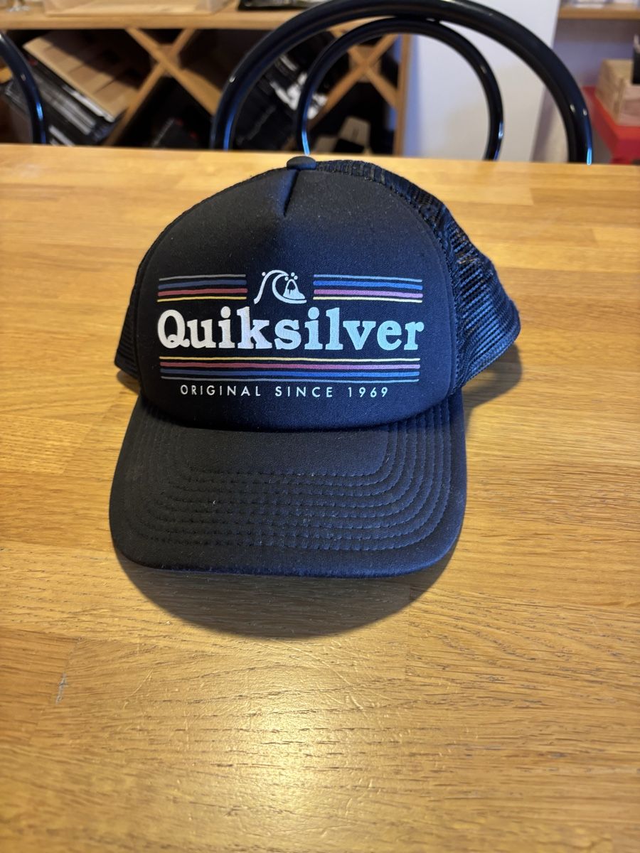 Quiksilver Sonstige Kleidung & Accessoires: Quiksilver Trucker Cap OSFM Black new – Gebraucht aus Morges von Brunocunha05