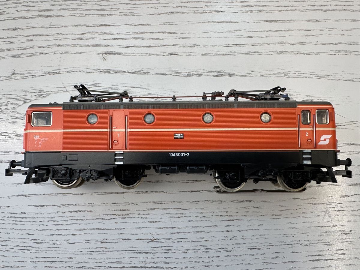 Märklin Modellini di ferrovie: Märklin 3160 ÖBB BR 1043 – Usato da Lupsingen venduto da New-Haven 3