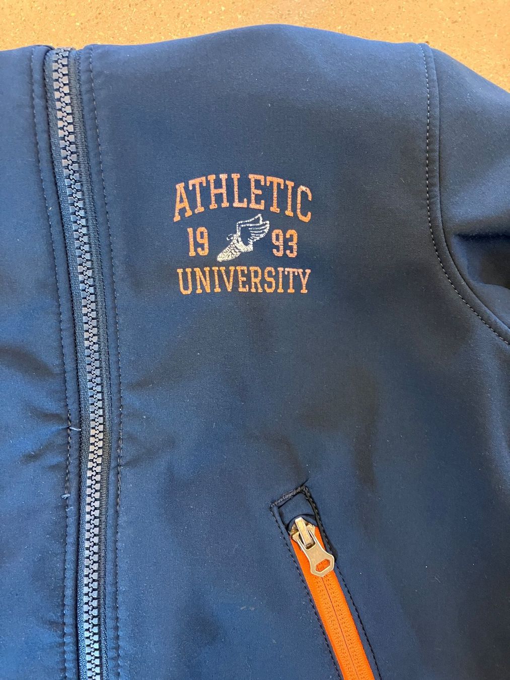 H&M Vestes & Manteaux: Softshelljacke Athletic University (Grösse 110) – D'occasion à Unterstammheim par bbollinger 1