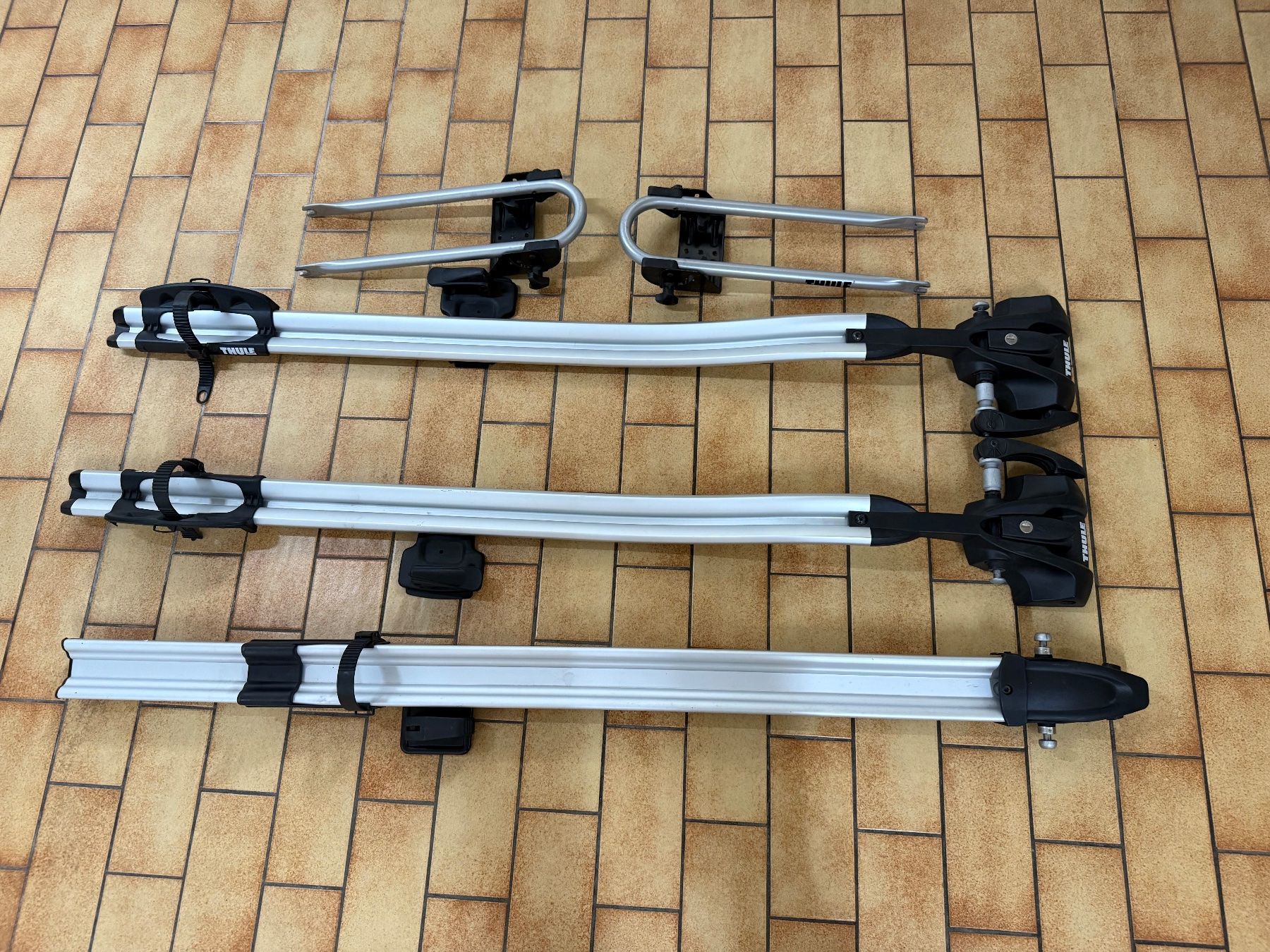 Thule Dachträger: Trois Portes-vélos Thule, montage facile. – Gebraucht aus Sion von Dantersi