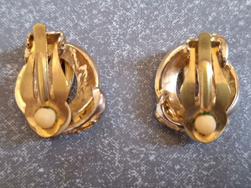 Orecchini pendenti & Orecchini a lobo: Clipohrringe, goldfarben – Usato da St.Gallen venduto da dajo0809 3