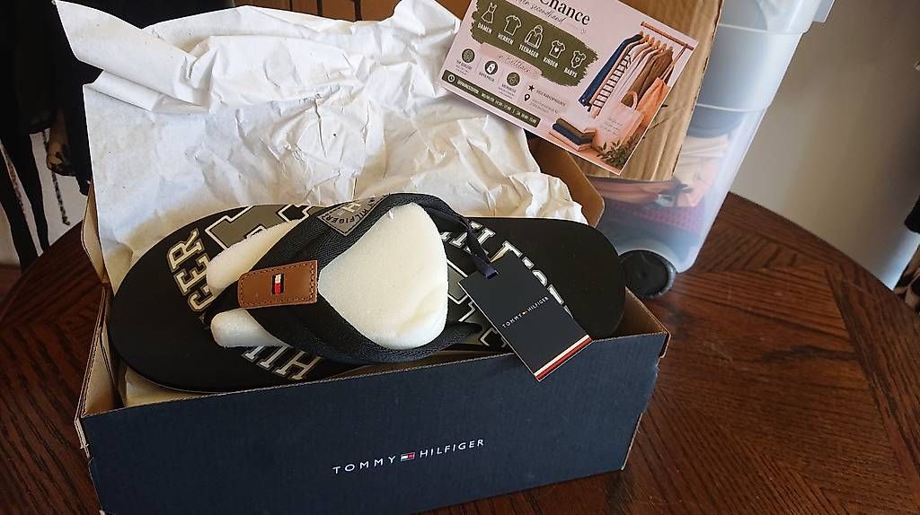 Tommy Hilfiger Scarpe da uomo: Tommy Hilfiger Sandalen NEU Gr 45 – Nuovo e nell'imballaggio originale da Grenchen venduto da Zombiepolizist