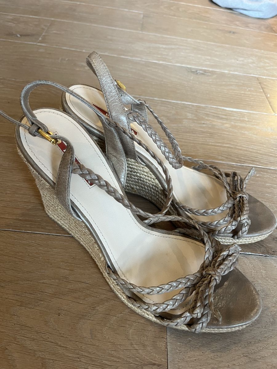 Prada Scarpe da donna: Prada Keilabsatz Sandalen Taupe Gr. 40 – Usato da Zürich venduto da ghome 2