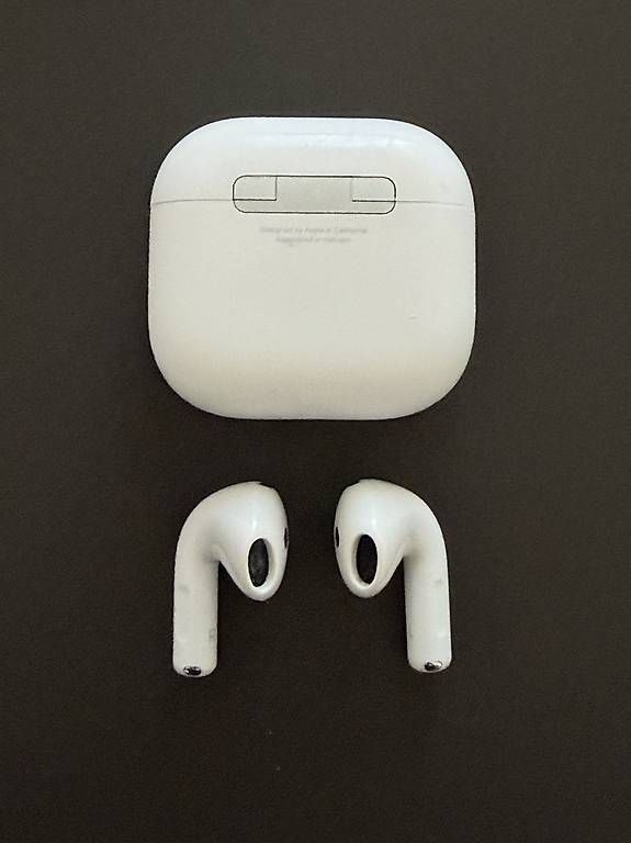 Apple Kopfhörer: Airpods 4 mit ANC – Gebraucht aus Zürich von enorm