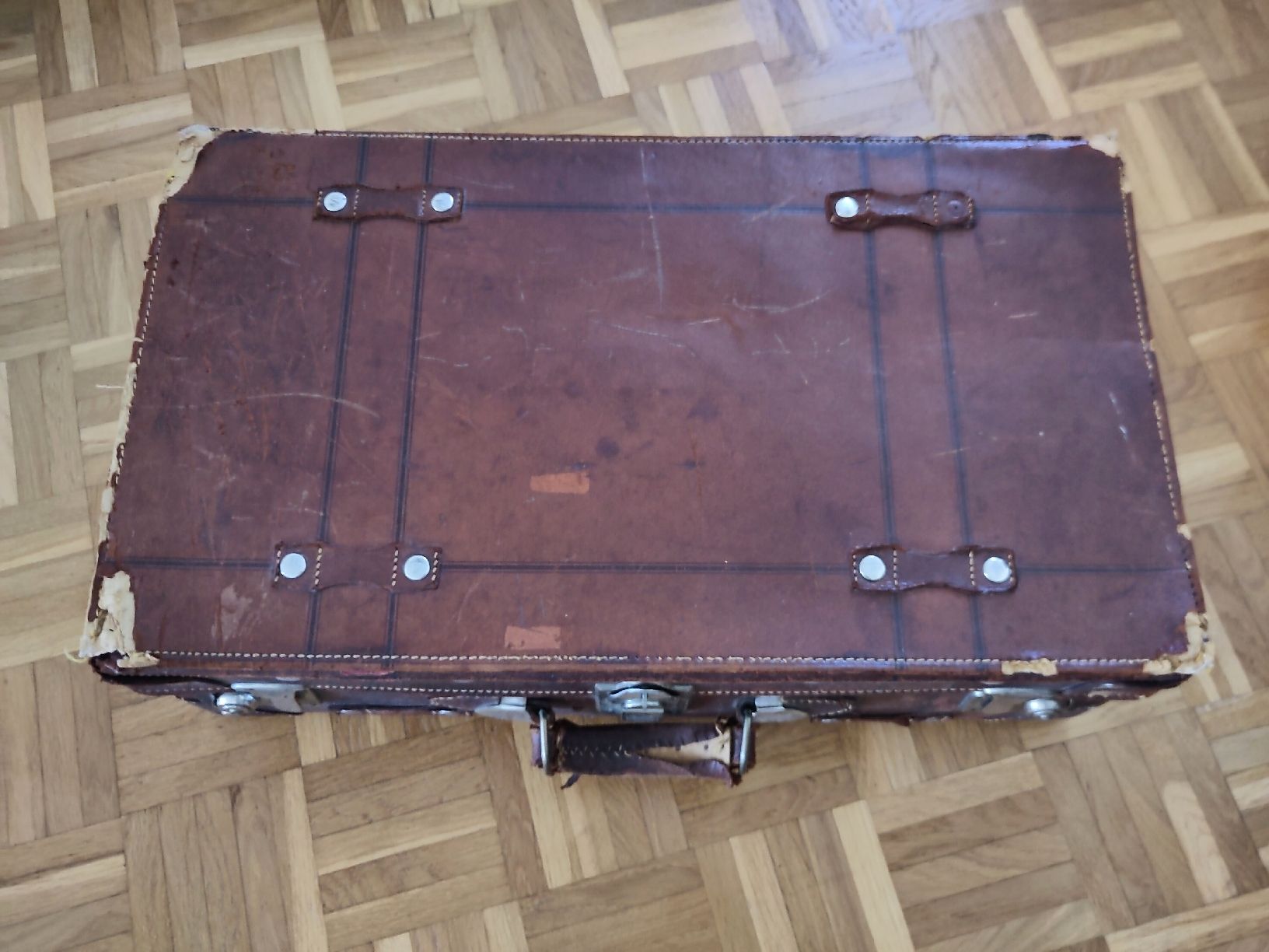 Tutte le decorazioni: Zwei Reisekoffer (Deco) – Difettoso da Zürich venduto da Romanschmitz 3