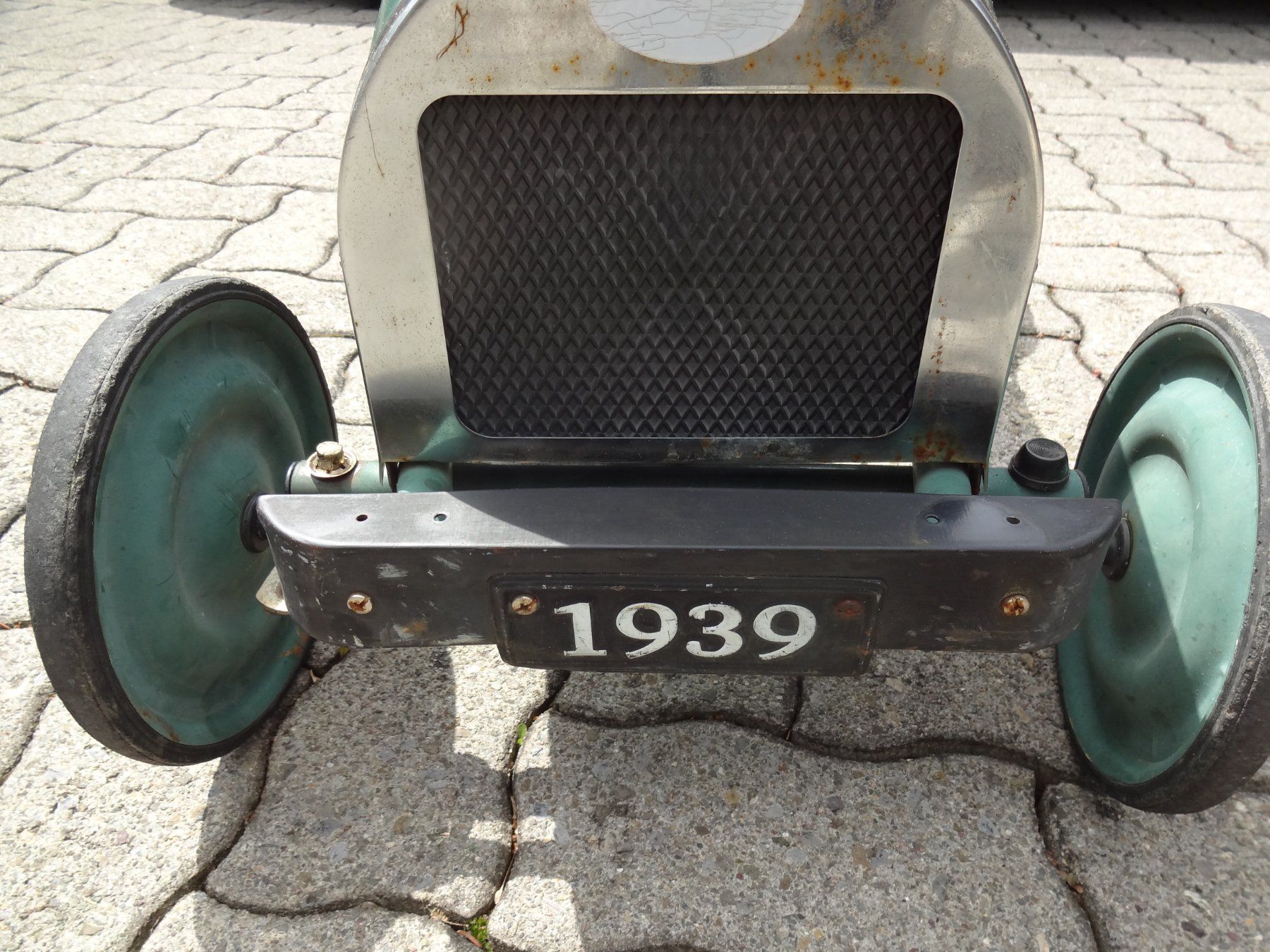 Veicoli per bambini: Antikes Pedalauto, kleines Kindertretauto – Usato da Elsau venduto da Weiher70 1