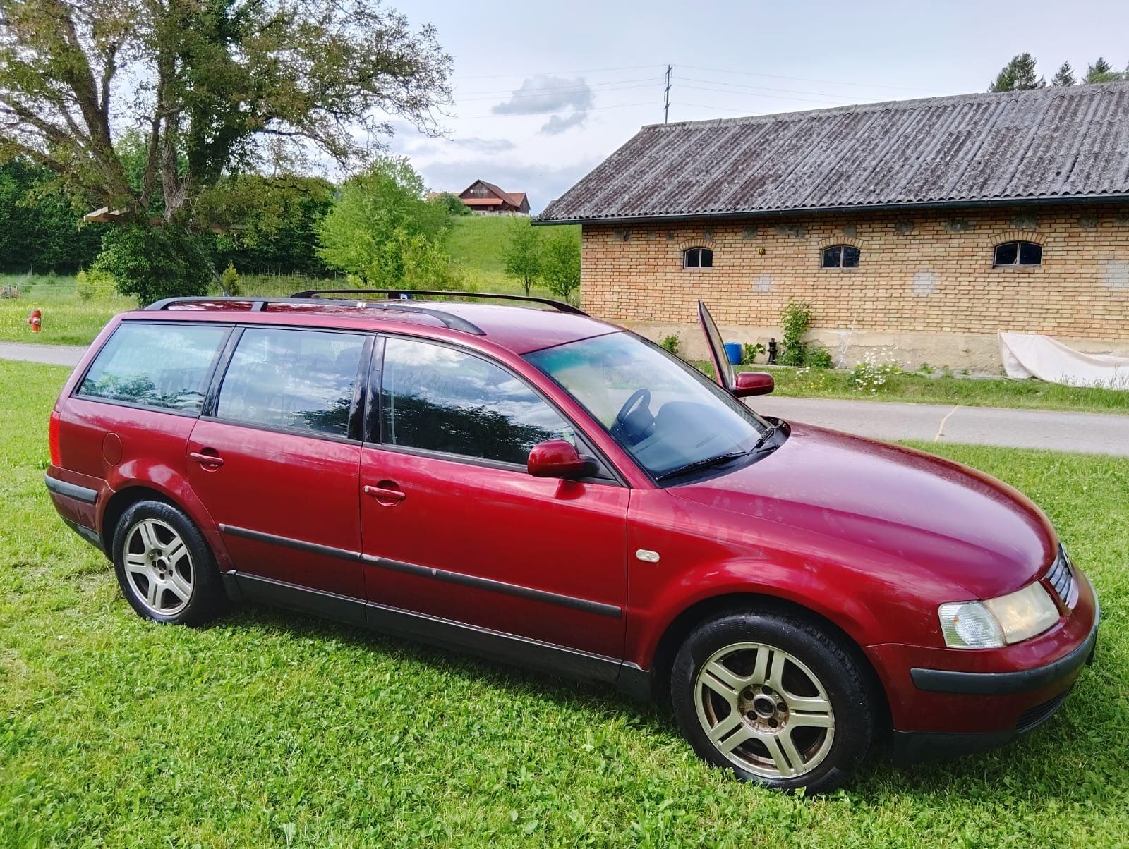 VW Automobili: VW Passat Variant 1.8T, Benzin, Schaltgetriebe – Usato da Märstetten venduto da donay 1