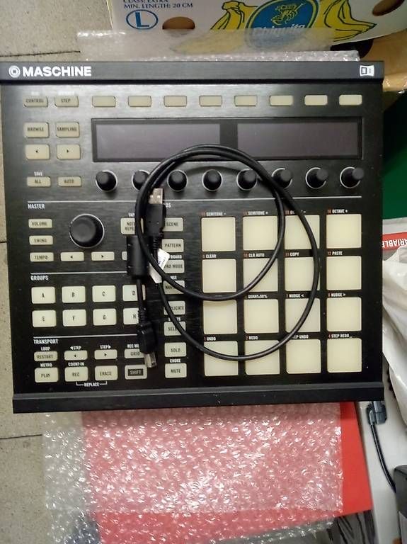 Native Instruments Strumenti musicali: Native Maschine Mk2 – Usato da Bad Ragaz venduto da wie_2xls